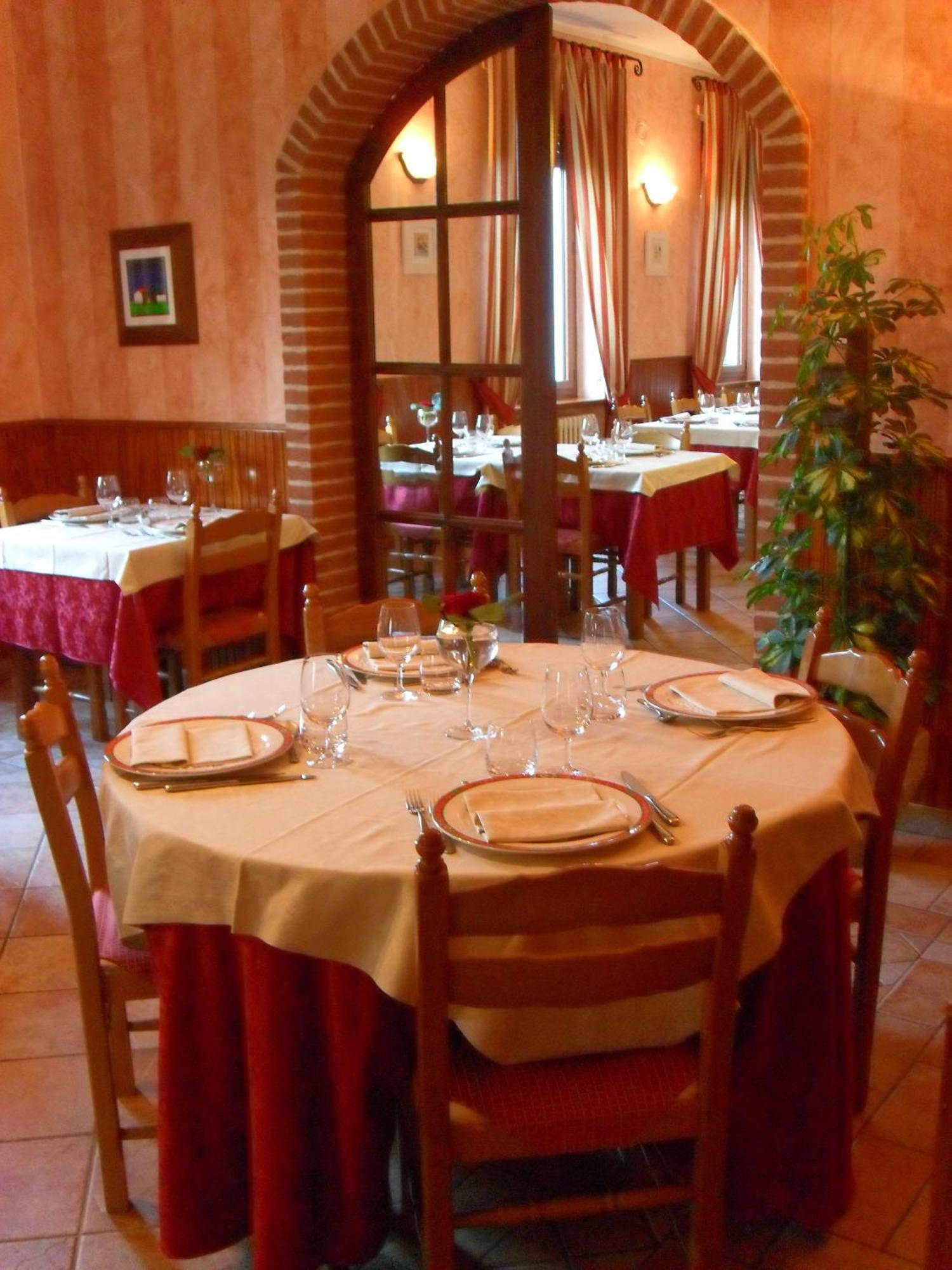 Ristorante Albergo Da Maurizio Cravanzana Экстерьер фото