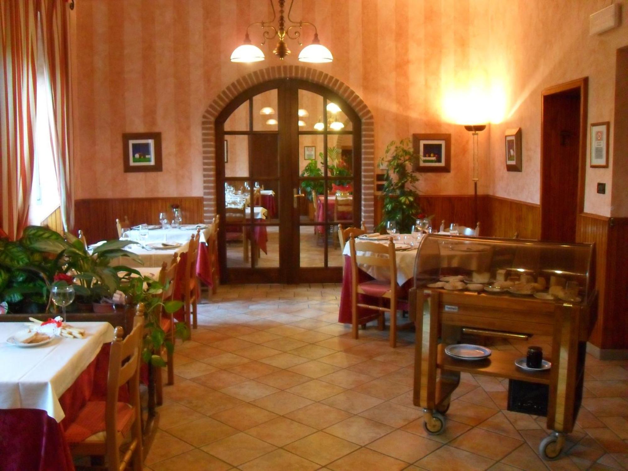 Ristorante Albergo Da Maurizio Cravanzana Экстерьер фото
